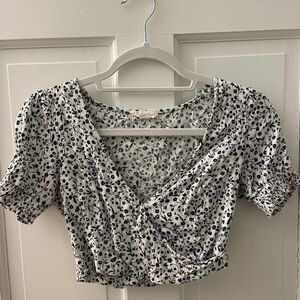 PacSun Floral Puff Sleeve Wrap Crop Top